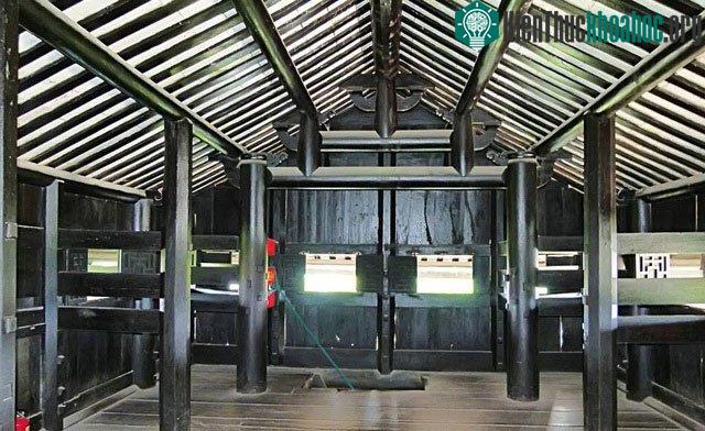 Cấu trúc vững chắc bên trong của Chân Vũ Các.
