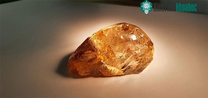Alrosa đang chờ chuyên gia định giá viên kim cương thô quý hiếm này.
