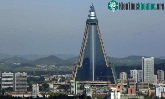 Sự thật về khách sạn bí ẩn 33 năm không có một vị khách dù có quy mô cực kỳ hoành tráng ảnh 1