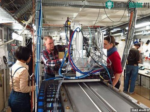 Các nhà khoa học tại ESRF.