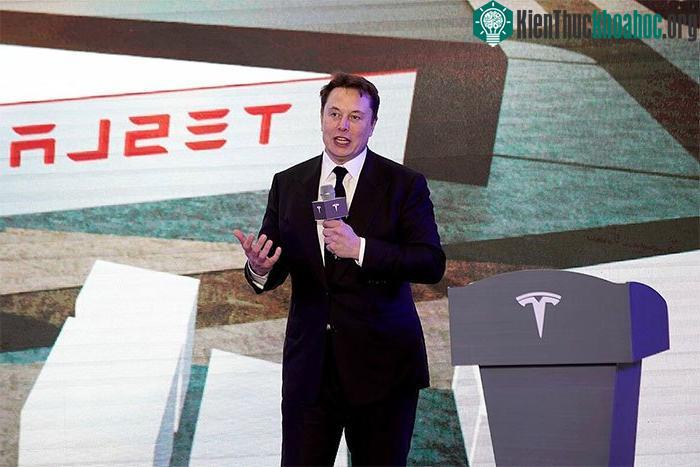 27 tuổi, Musk trở thành tỷ phú.
