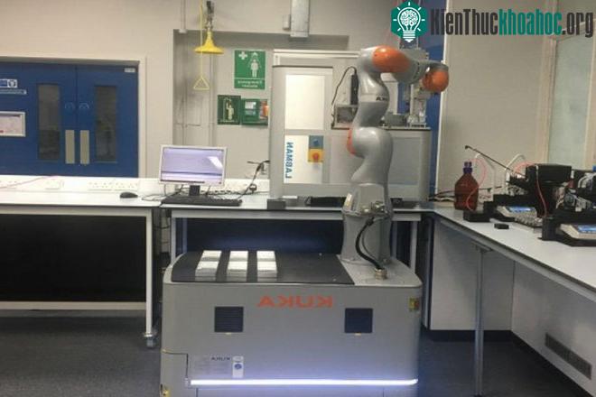 Robot được thiết kế đặc biệt phù hợp với hình dáng và tỷ lệ cơ thể người.