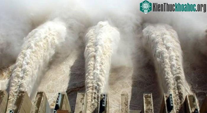 Siêu đập Tam Hiệp của Trung Quốc đối mặt thách thức lớn do thời tiết cực đoan.