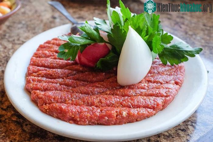 Đối với thịt bò, tốt nhất bạn nên nấu chín trước khi ăn.