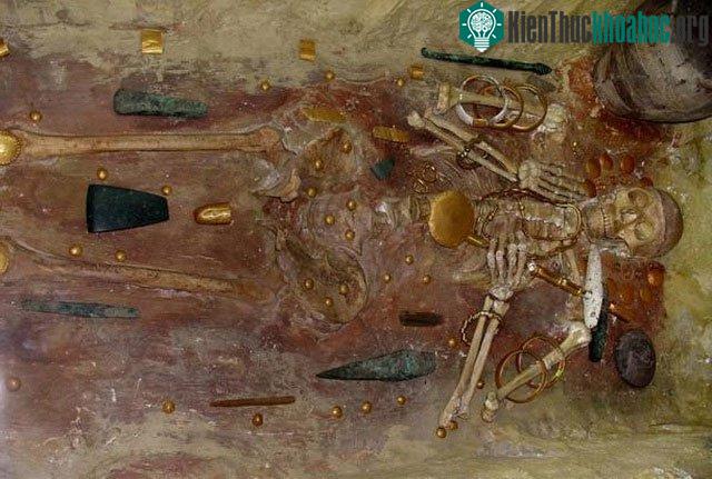Nơi chôn cất người một đàn ông Varna có một số đồ trang sức bằng vàng nổi bật.