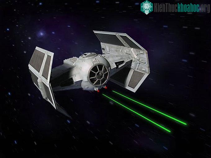 Phi thuyền TIE trong phim Star Wars.