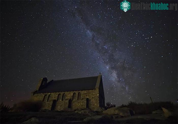 Một ngôi nhà biệt lập ở hồ Tekapo, New Zealand.