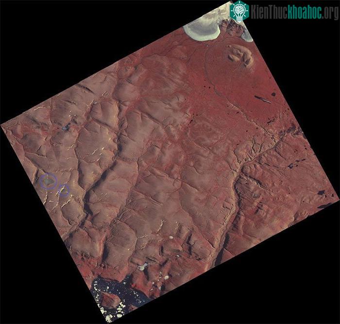 &nbsp;Hình ảnh vệ tinh của NASA ngày 4-8-2015, cho thấy vị trí của các chỏm băng của vịnh St. Patrick (khoanh tròn màu xanh).