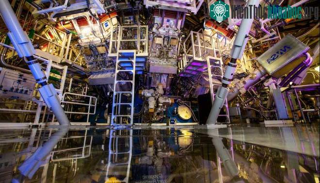 Bên trong trung tâm National Ignition Facility, ở Lawrence Livermore.