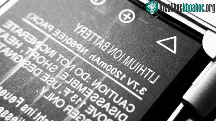Tuổi thọ pin lithium-polymer cũng sẽ ngắn hơn và công suất sẽ giảm dần theo thời gian.
