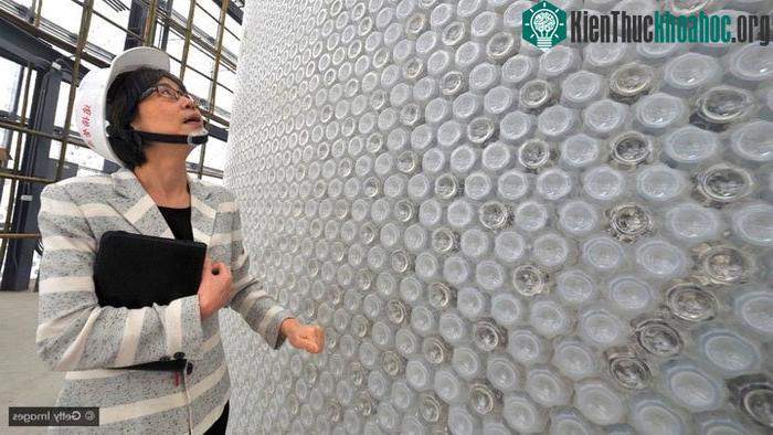 Nhiều công ty đã phát triển được các loại vật liệu xây dựng tạo thành từ rác thải nhựa.