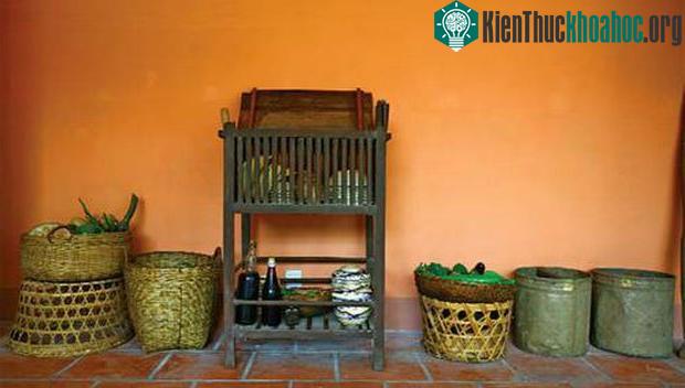 Cư dân mạng khoe của hiếm: Những cái chạn bát tuổi đời vài thập kỷ mà vẫn xài tốt ảnh 2