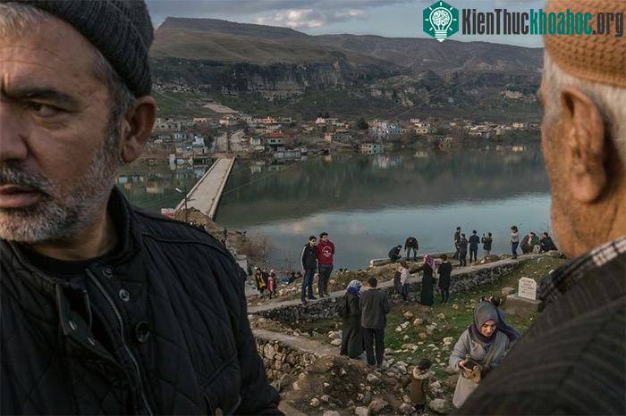 Toàn bộ thung lũng Hasankeyf ngập trong nước.
