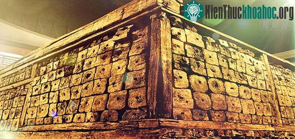 Bức tường gỗ hoàng đàn kiên cố