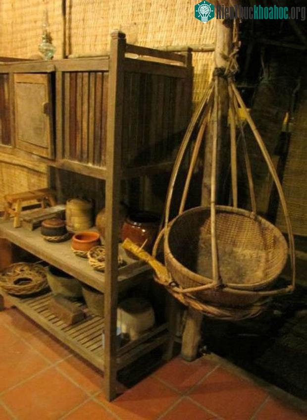 Cư dân mạng khoe của hiếm: Những cái chạn bát tuổi đời vài thập kỷ mà vẫn xài tốt ảnh 3
