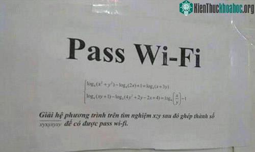 Người dùng nếu muốn có pass wifi cần phải giải hệ phương trình khá phức tạp
