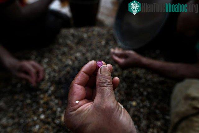 Myanmar sản xuất khoảng 70% lượng ngọc bích toàn cầu.