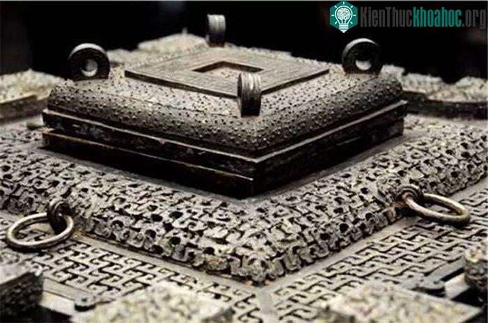 Ở bên trong là một dụng cụ có tên gọi là “Phẫu”