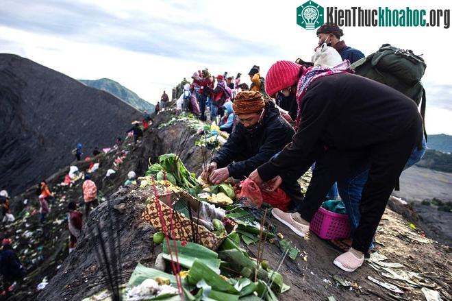 Lễ tế thần Yadnya Kasada độc đáo của người Indonesia ảnh 5