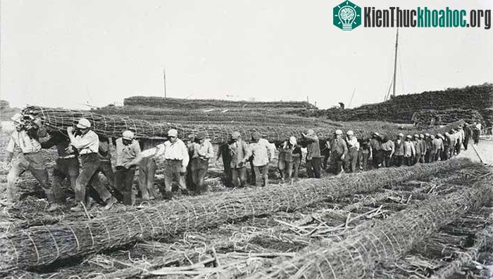 Điều phi thường là việc thi công được tiến hành vào đầu thế kỷ trước