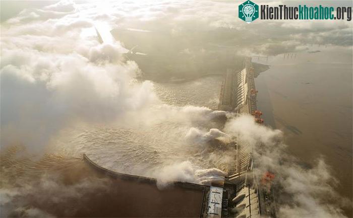 Hồ chứa Tam Hiệp trong những ngày tới được dự báo sẽ phải đón nhận lưu lượng nước đổ về lên tới 60.000 m3/s.