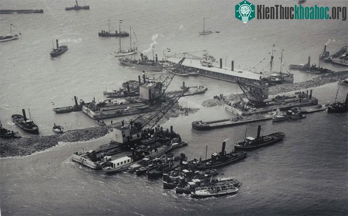 Số lượng vật liệu được sử dụng cho Afsluitdijk ước tính khoảng 23 triệu m3 cát và 13,5 triệum3 xi măng