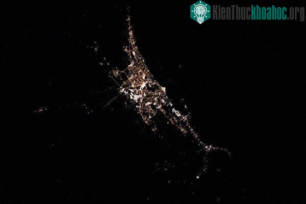 Thành phố Perth rực rỡ về đêm