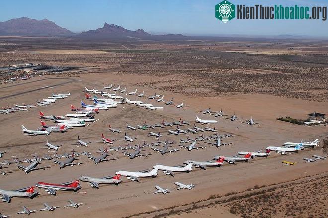 Bãi đỗ hàng không Pinal ở Arizona là một nghĩa địa máy bay thương mại.
