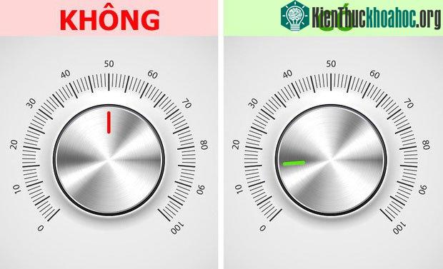 Vặn nhỏ âm lượng hoặc tắt hẳn loa khi lái xe ở 1 nơi xa lạ&nbsp;