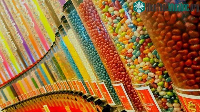 Mọi người thường chọn đồ ăn vặt để thỏa mãn cơn thèm ăn