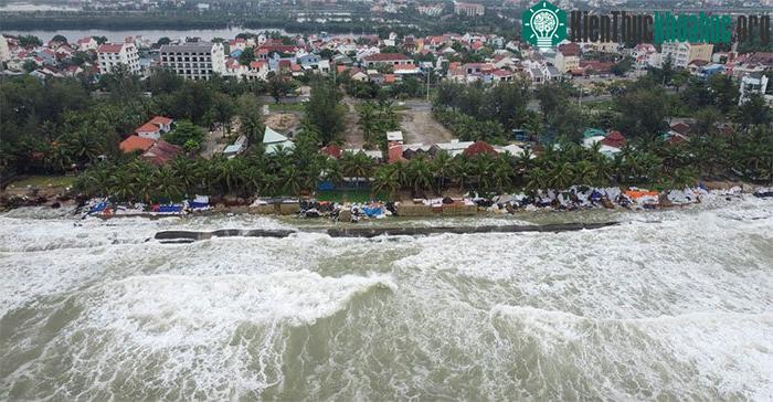 Những ngày gần đây, bờ biển Cửa Đại, TP Hội An dài 7,5km tiếp tục sạt lở