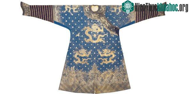 Long bào màu xanh của Càn Long trị giá 4,5 tỷ đồng