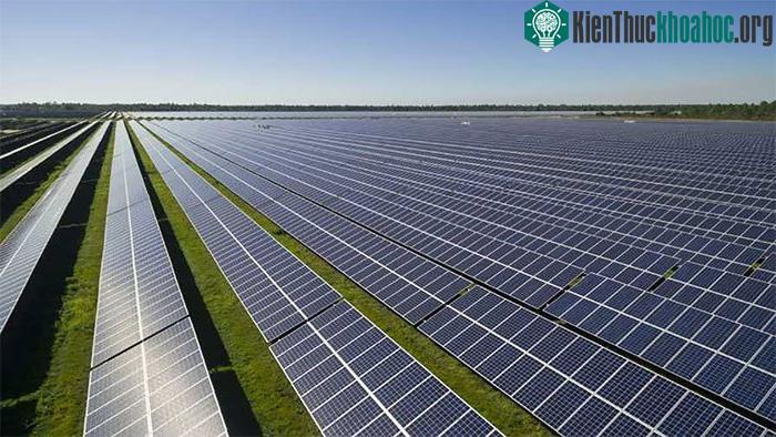 Úc xây dựng cánh đồng điện mặt trời lớn nhất thế giới ảnh 0