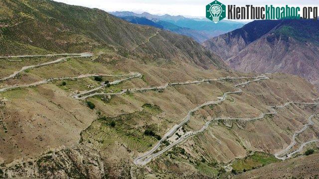 Tuyến đường dài 30km nhưng có tới 72 khúc cua tay áo.