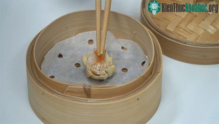 Shiok Meats sử dụng mẫu các tế bào từ tôm để nuôi thành thịt tôm ở dạng băm.