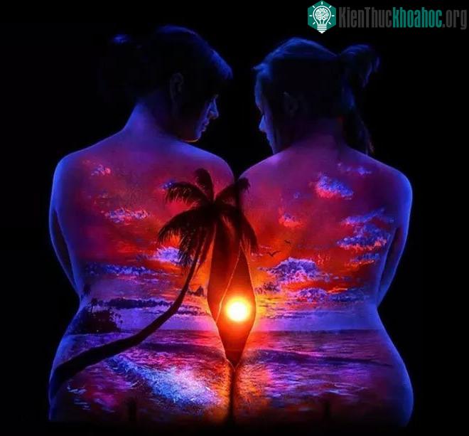 Chiêm ngưỡng loạt tác phẩm nghệ thuật body paiting đặc sắc chỉ "tỏa sáng trong đêm tối"