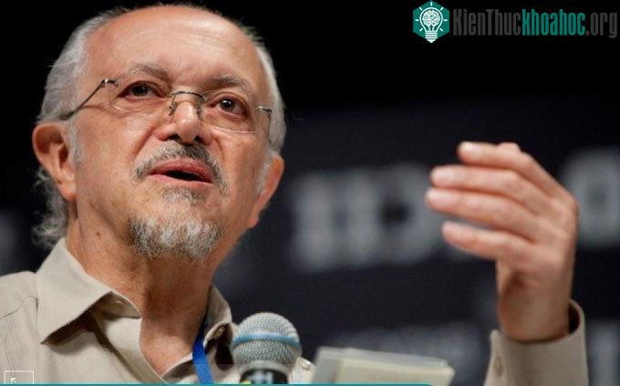 Ông Mario Molina, người đoạt giải Nobel Hóa học năm 1995