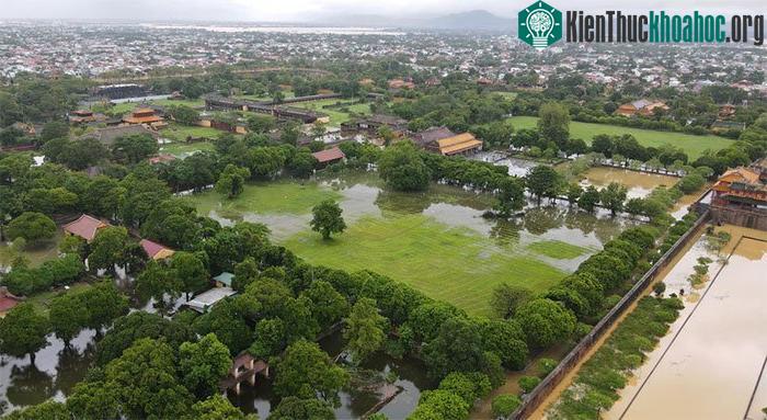 Trong sáng 12/10, Thừa Thiên Huế có mưa lớn