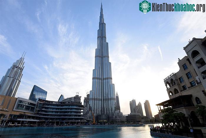 Màn hình LED của tháp Burj Khalifa là công trình đặc biệt