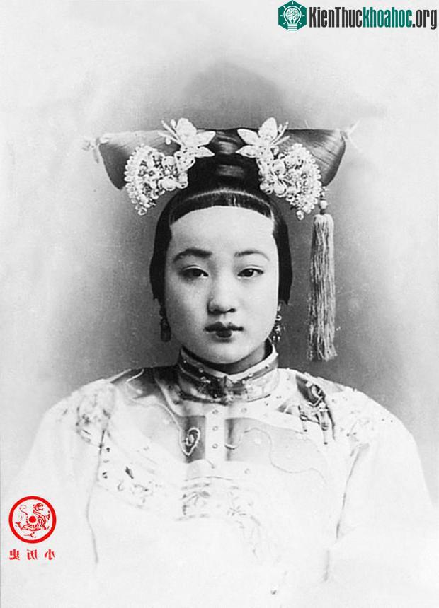 Người phụ nữ trong ảnh được truyền tai nhau là Trân phi.