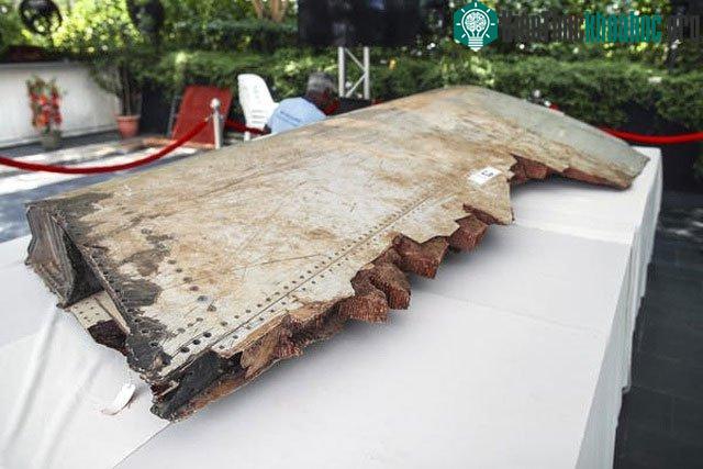 Một mảnh vỡ của chiếc máy bay mang số hiệu MH370