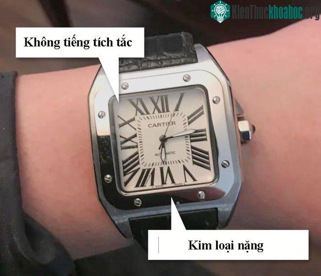 Kiểm tra chất liệu và tiếng đồng hồ chạy