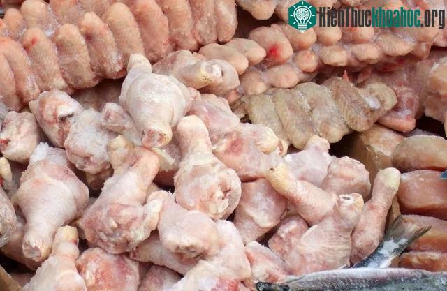 Chân gà và cánh gà đông lạnh quá lâu