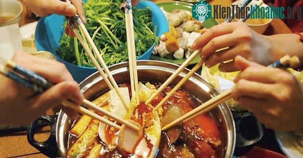 Vi khuẩn HP có thể lây qua đường ăn uống, có thể mắc đi mắc lại nhiều lần.