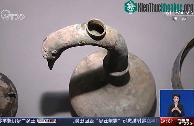 Chiếc bình cổ có thiết kế đặc biệt.