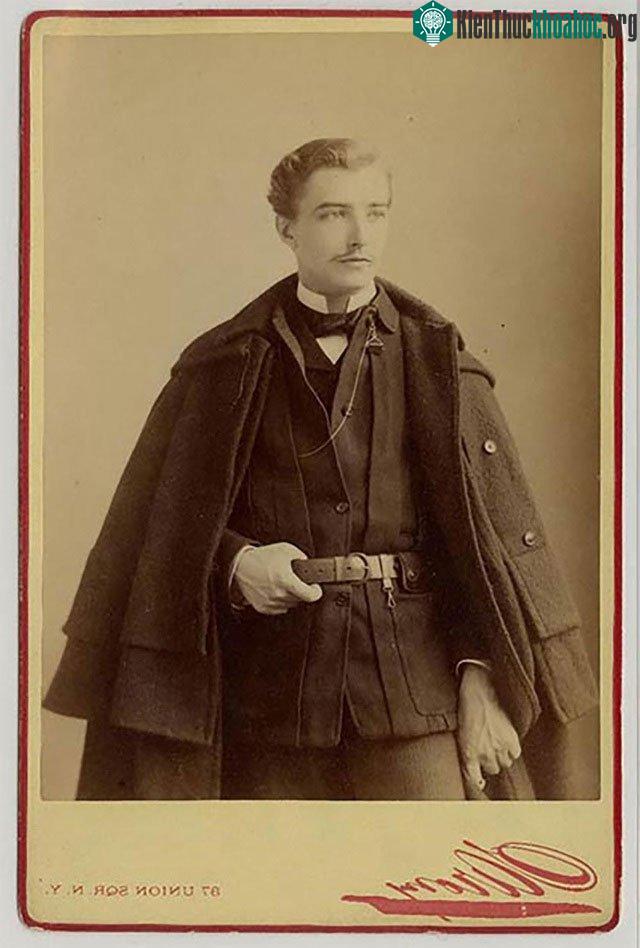 Ông Edward Heron-Allen.