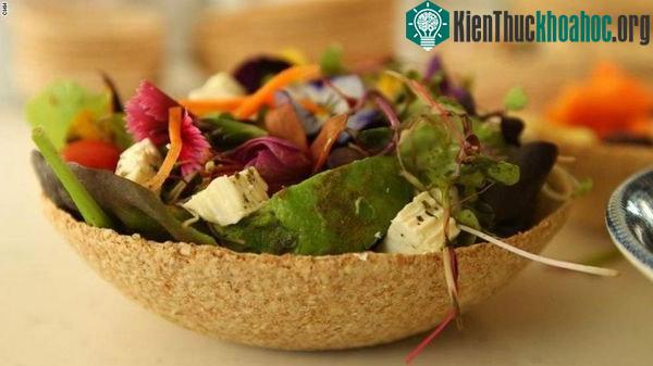 Một bát lớn có giá sỉ khoảng 33 cent (khoảng hơn 5 ngàn đồng).