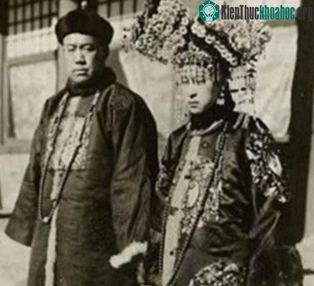 Hôn lễ của một quan viên với chính thất (vợ cả).