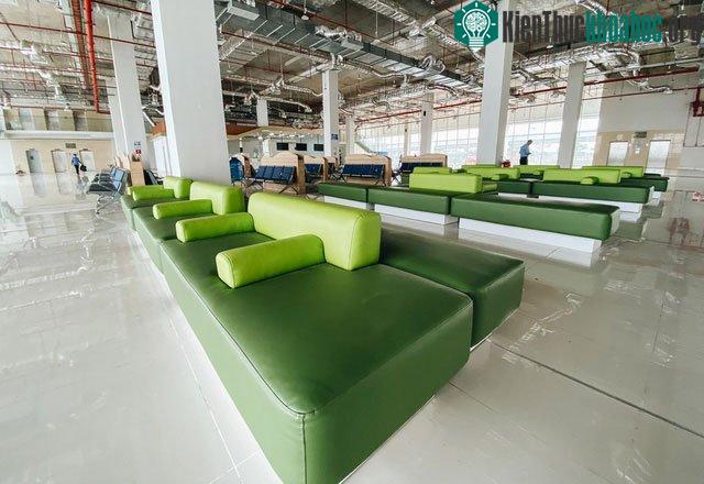 Ngoài ghế cứng, có nhiều ghế được bọc nệm sang trọng tại bến xe Miền Đông mới