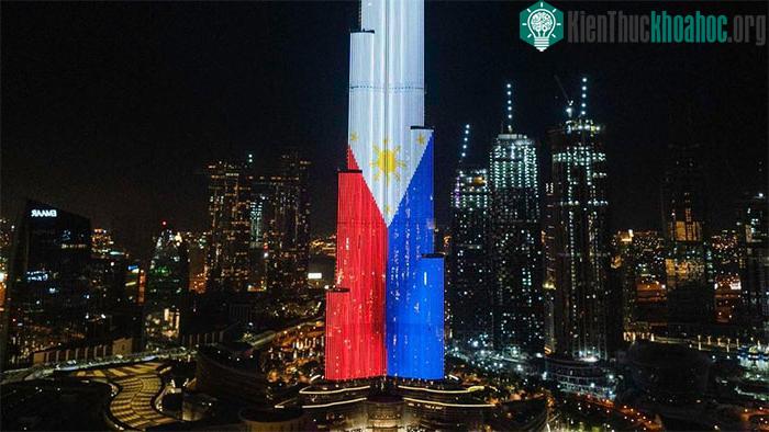 Hình ảnh quốc kỳ Panama, Philippines trong ngày độc lập của các quốc gia này.